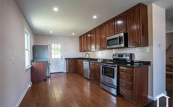 912 Martin Rd — Photo 3