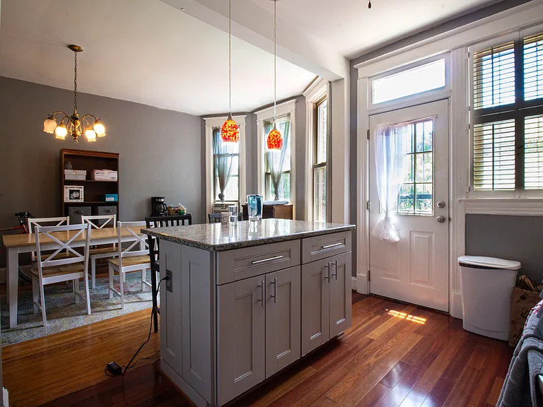 148 Adams St NW — Photo 33