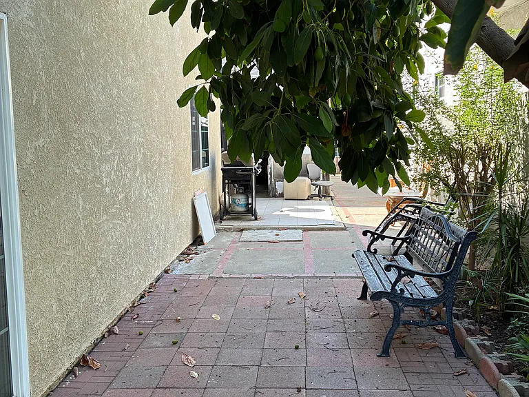 420 N Workman St — Photo 1