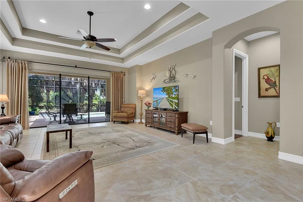 3 bed, 2.0 bath, 2118 sqft, $8,000 — Photo 4