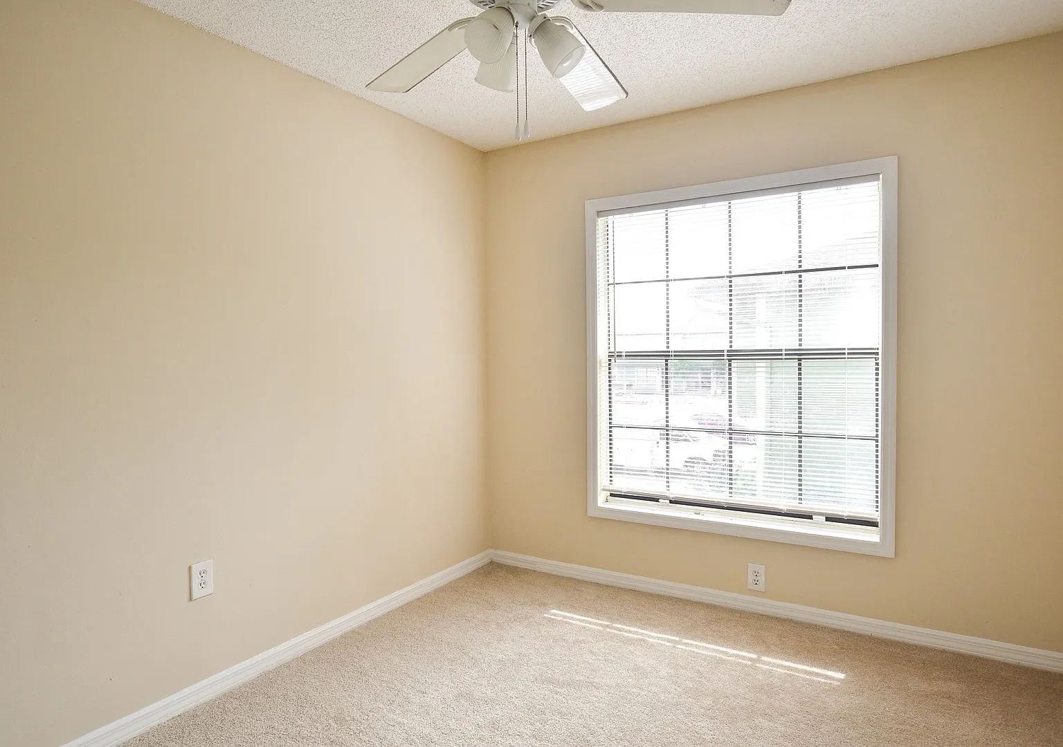 Amazing 3 Bed 2.5 Bath Unit For Rent in Winter Park, FL! — Photo 3