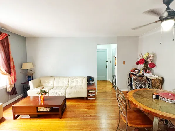 2705 Kings Highway image 7 of 20