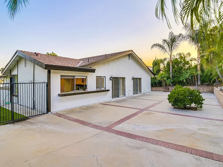 929 Darlene Ct — Photo 49