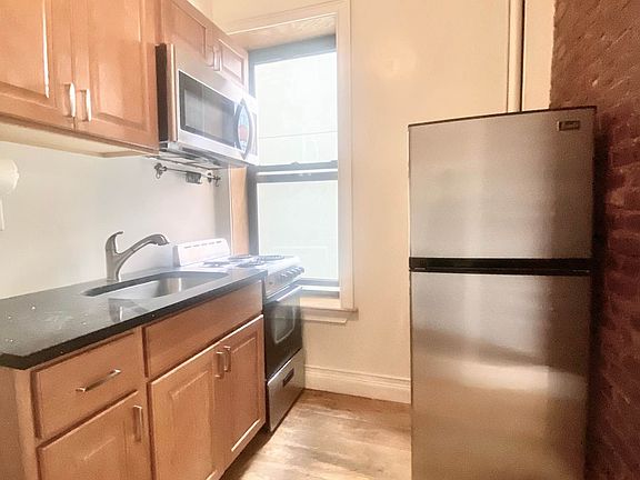 3rd image of 328 W 44th St APT 56