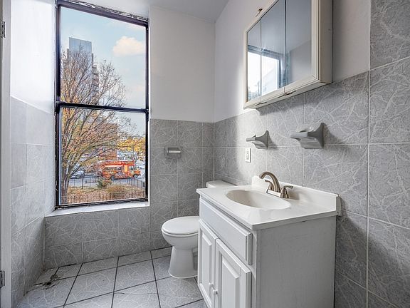 4th image of 76 E 1st St #1CD