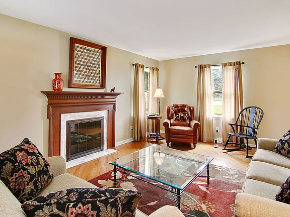 3rd image of 103 Edgebrook Dr Unit 2