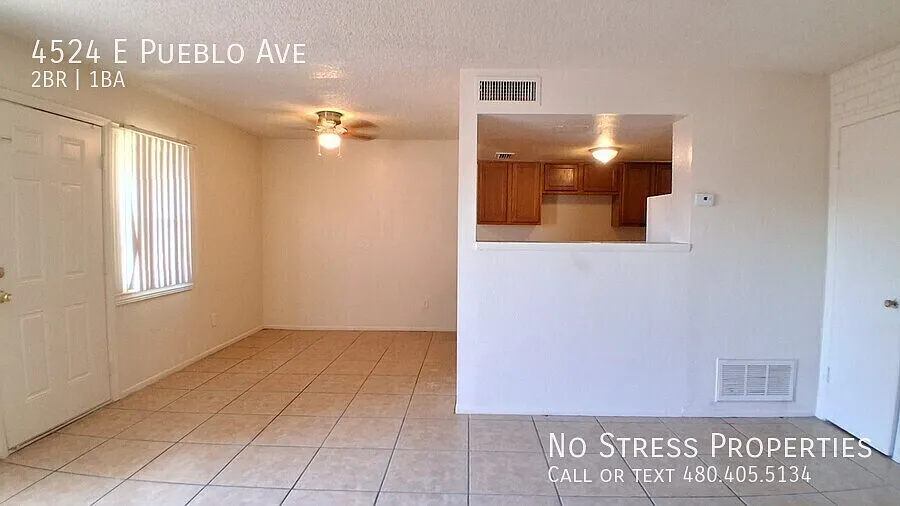 2 Bed Townhome with Private Courtyard 40th St & Broadway! — Photo 3