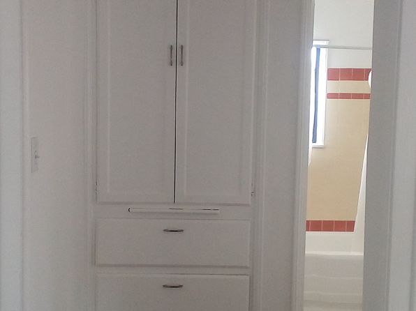 5327 1/2 E Carson St