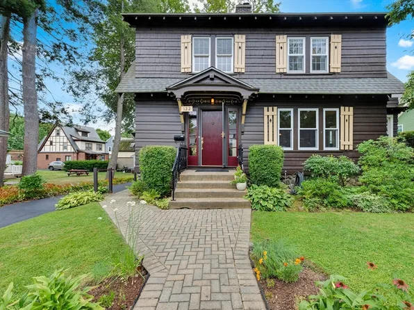 122 Longfellow Rd, Worcester, MA 01602
