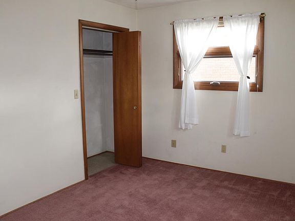 3rd image of 532 Southbrook Dr