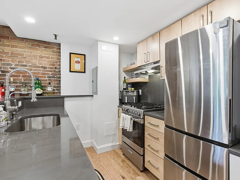 4 Derne St #2 — Photo 15