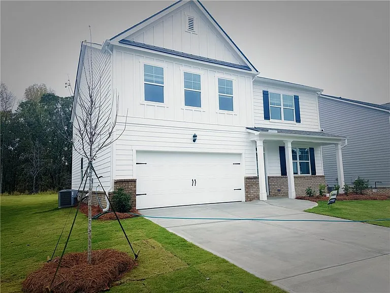 325 Belmont Dr — Photo 2