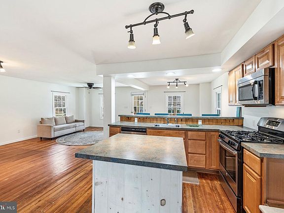 3rd image of 5188 Skinners Neck Rd