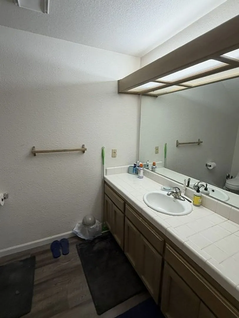 325 E 8th Street #2 — Photo 4