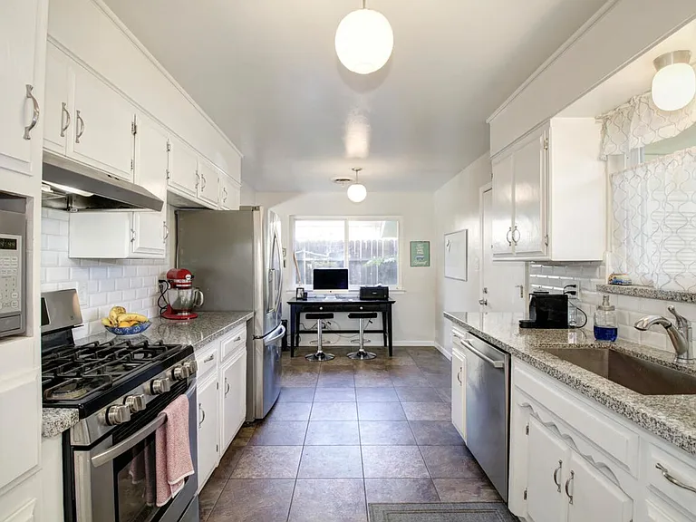 1201 Oak Ave — Photo 11