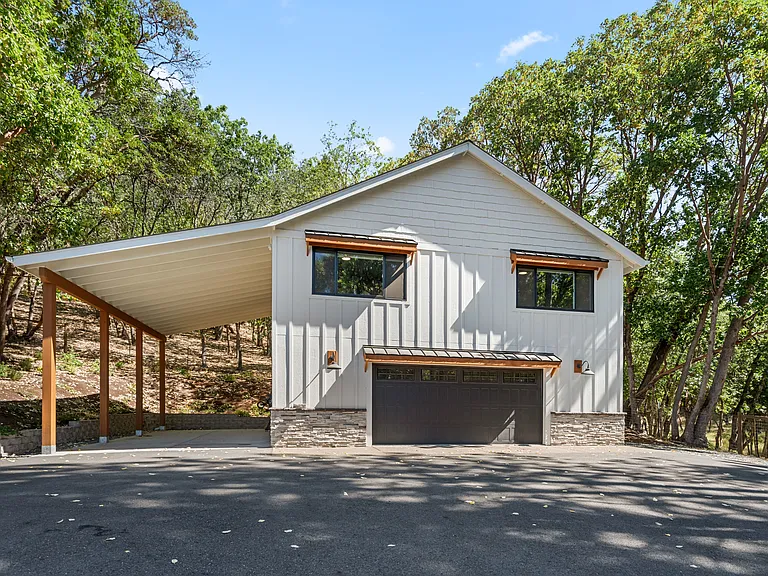 459 Hudson Ln — Photo 1