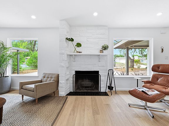 4th image of 1068 Ivy Ln