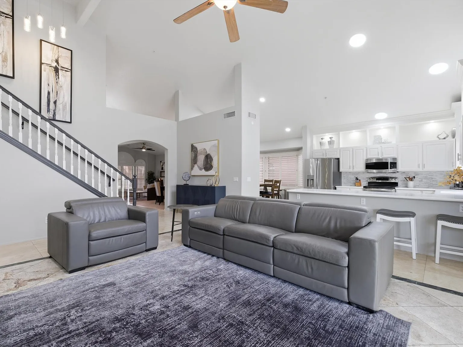 5 bed, 2.5 bath, 2955 sqft, $8,500 — Photo 3