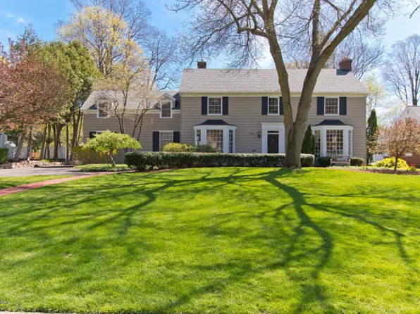 856 Plymouth Rd SE, East Grand Rapids, MI 49506