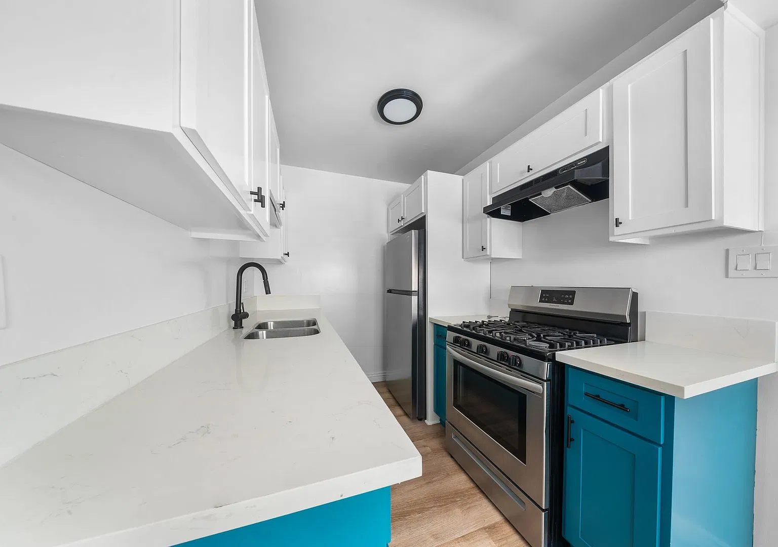 2823 E 7th St. — Photo 3