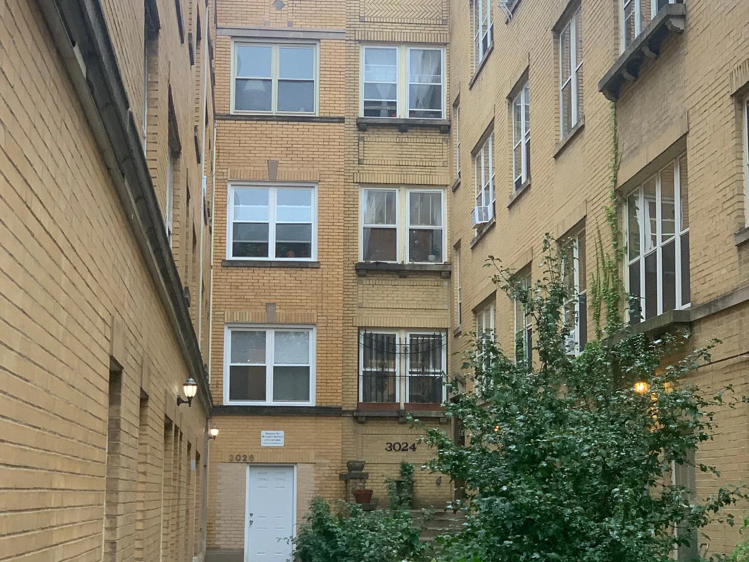 3028 W Palmer Blvd — Photo 2