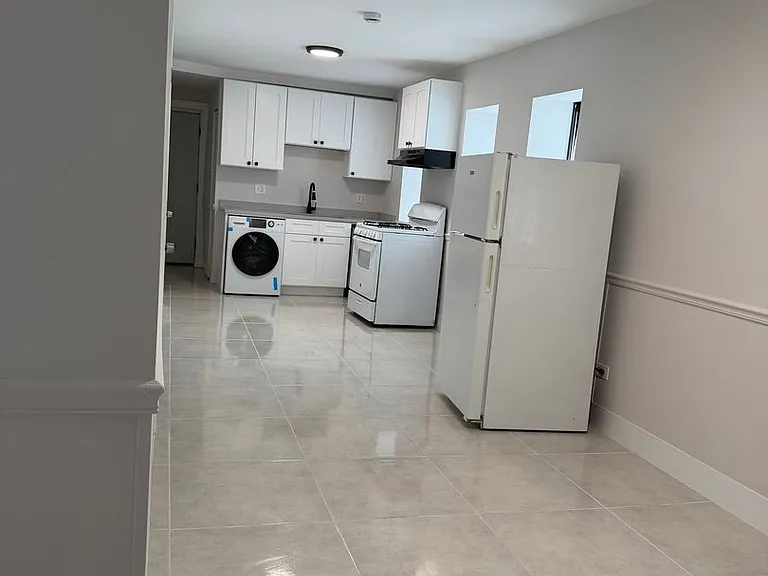 2228 S Sawyer Ave — Photo 3