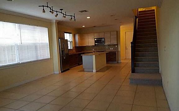 5th image of 1644 SW 4th Ave