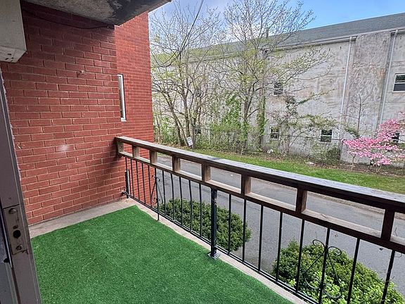 4th image of 490 Burritt St APT 3