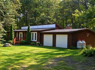 116 Hawk Ln, Canadensis, PA 18325