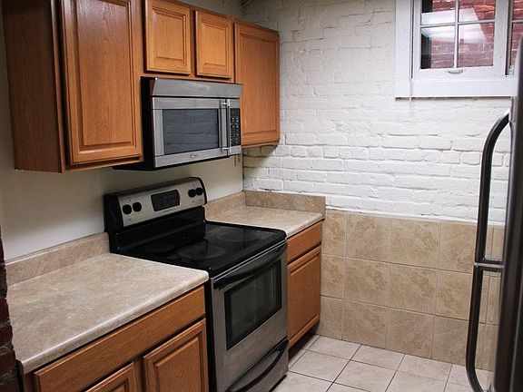 4th image of 2405 Grove Ave APT C