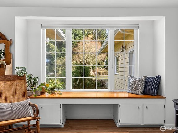 4th image of 39017 Sherlind Drive NE