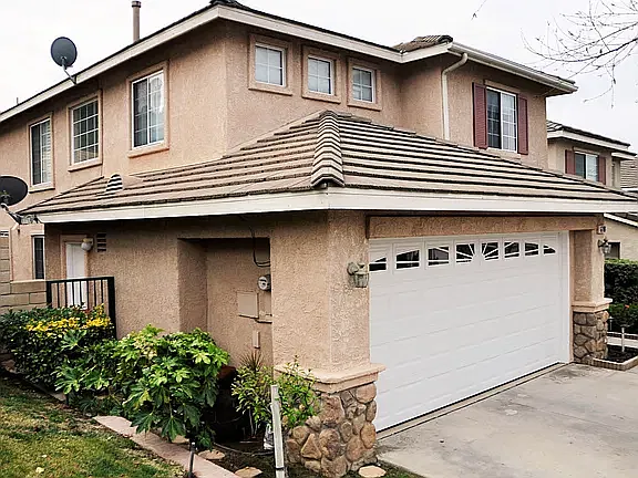 3 bed, 2.5 bath, 1760 sqft, $3,995 — Photo 2