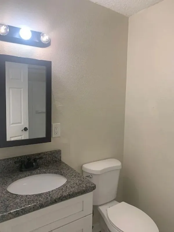 2 bed, 1.0 bath, 1000 sqft, $1,300 — Photo 4