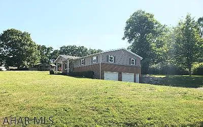 205 Pioneer Dr photo 1