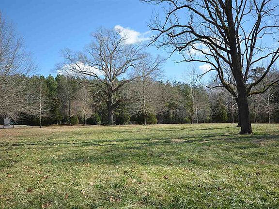 4th image of 125 Fox Hill Farm Dr #125