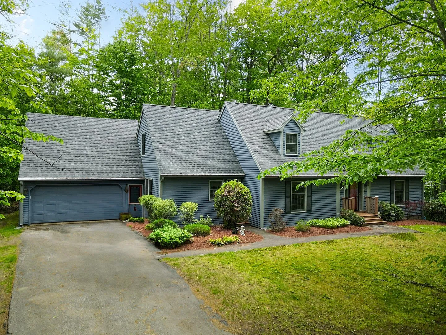5 bed, 4.5 bath, 3600 sqft, $2,100 — Photo 1