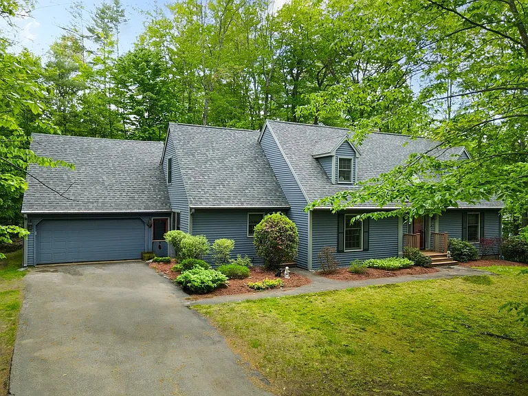 39 Robertson Dr — Photo 1