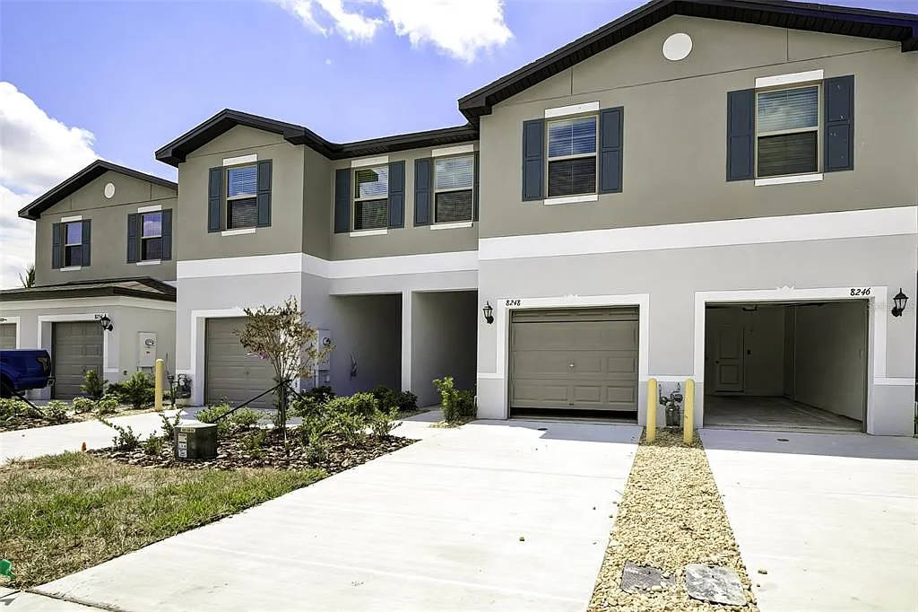 3 bed, 2.5 bath, 1634 sqft, $2,150 — Photo 2
