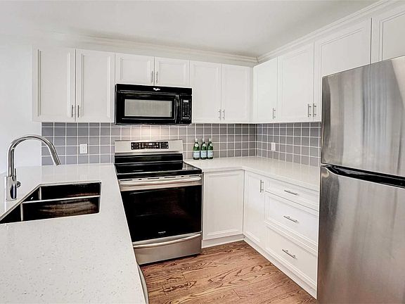 3rd image of 1100 Queen St W #28