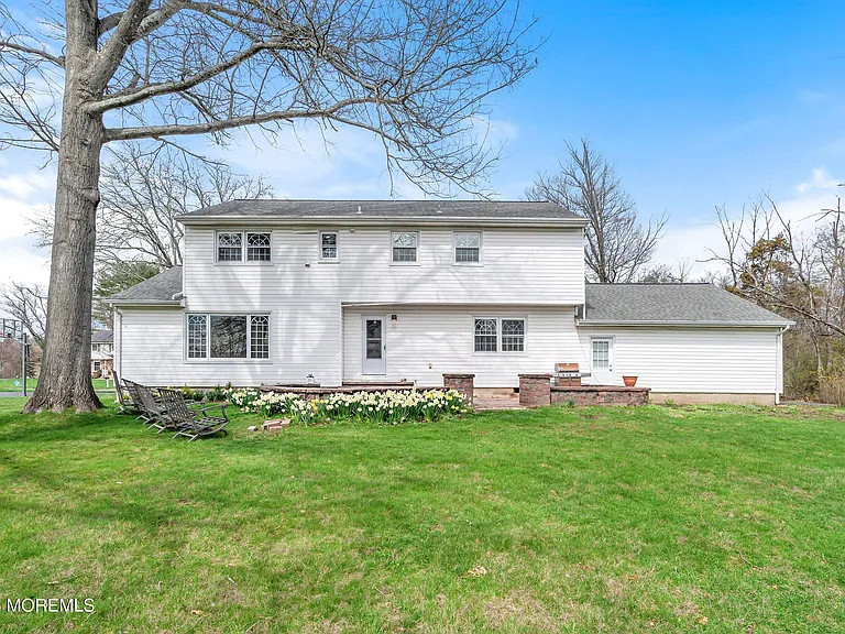 10 Monroe Ct — Photo 36