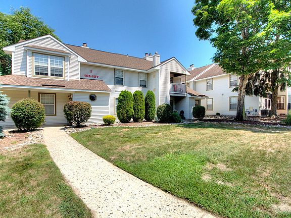 2nd image of 103 Edgewater Dr #103