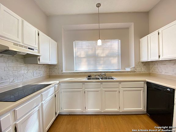 4th image of 9129 Encino Vlg