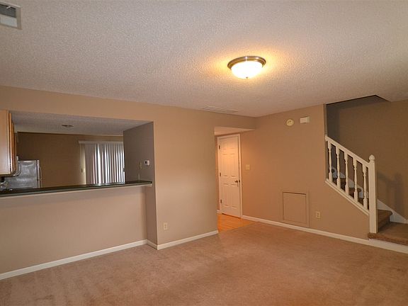 3rd image of 854 E Sherwood Hills Dr