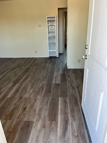 1127 E Laurel Dr Photo 1