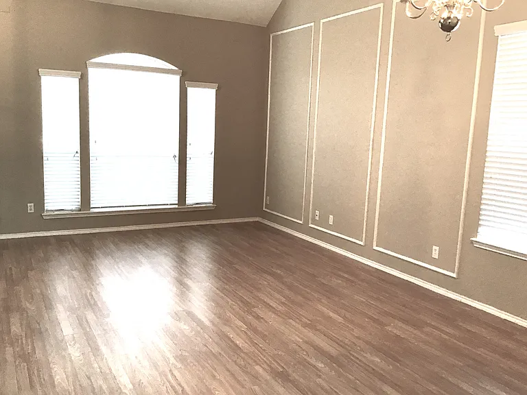 129 Hanover St — Photo 10