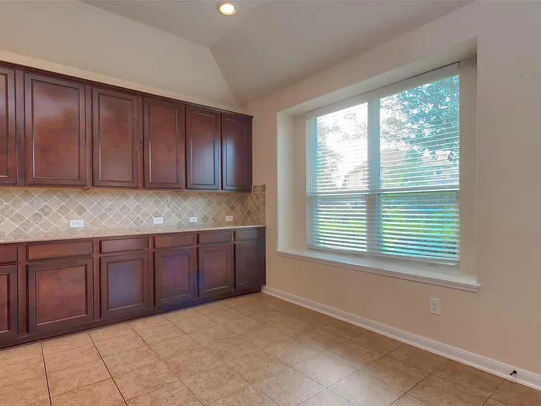6906 Patterson Dr — Photo 12
