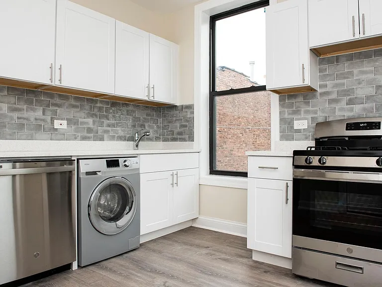 2909 N Mildred Ave #3 — Photo 1