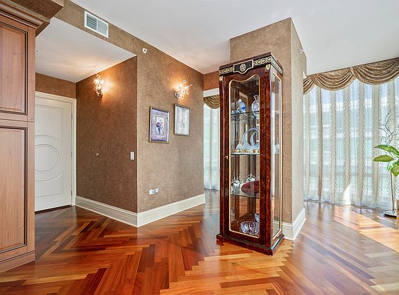 3rd image of 9715 Woods Dr Unit 1908