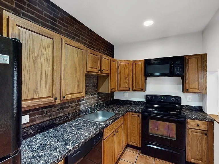 2 Moreland St #1 — Photo 2