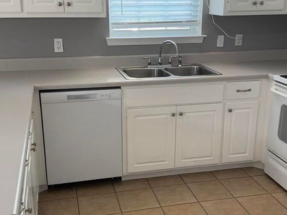 2nd image of 2319 Beech St